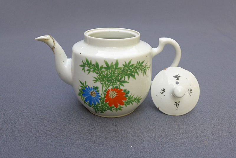 1932年贾拓夫使用过的瓷壶